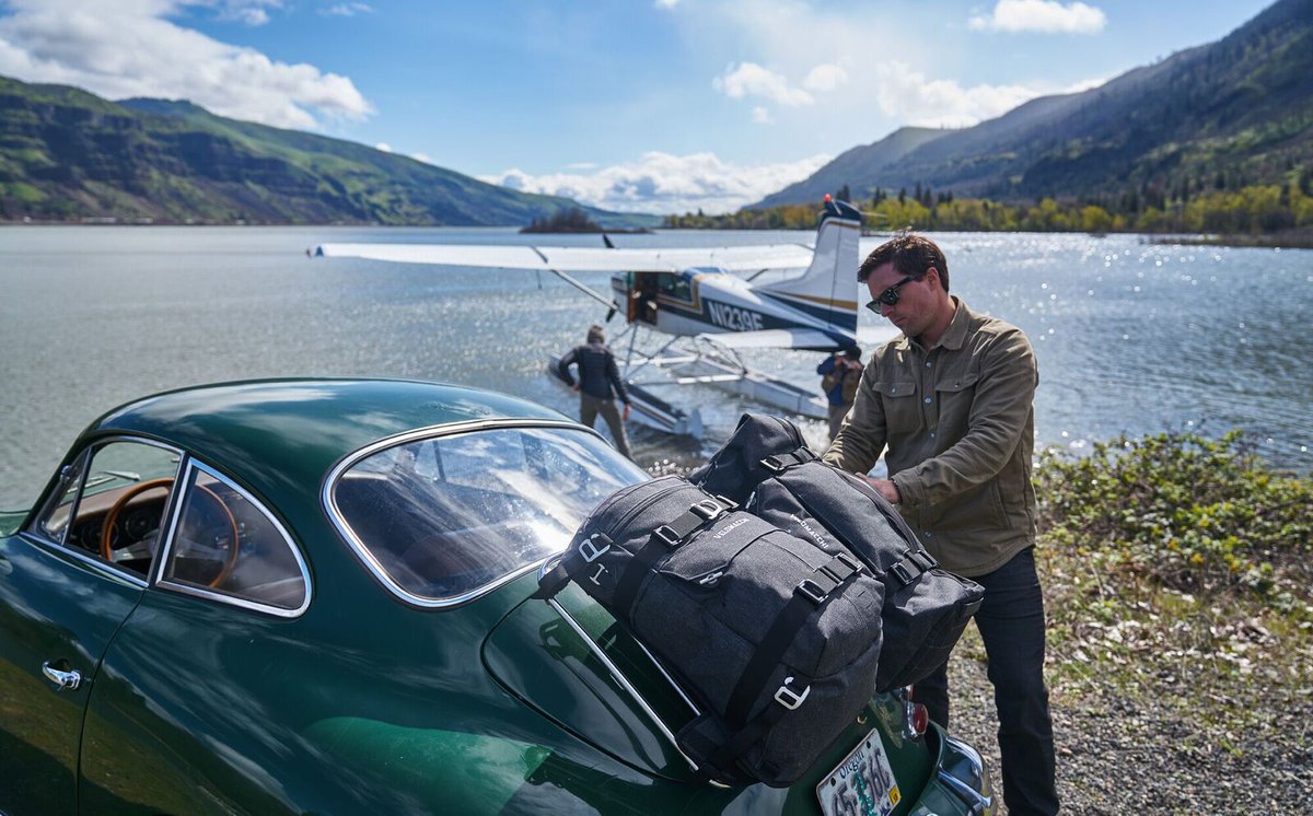 Velomacchi's tweet photo. For when you need full capacity. Our 40L Backpack and 50L Duffel will carry everything you need and then some. #velomacchi #speedwaycollection https://t.co/Vp5mqN8zH2
