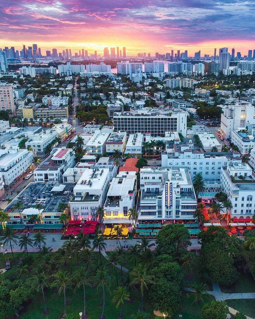 TheMiamiGuide's tweet photo. Miami Sunset vibes 🌴✨
When was the last time you did something for the first time?
📸 @polakev
#southbeachmiami #oceandrivemiami #miamibeachlife #miamisunset #sunsets #miamiliving #lovemiami #floridaliving #miamilife #miamibeach #lovefl #miamivib… https://t.co/pZ8grxxf8D https://t.co/zQDjW3KN4K