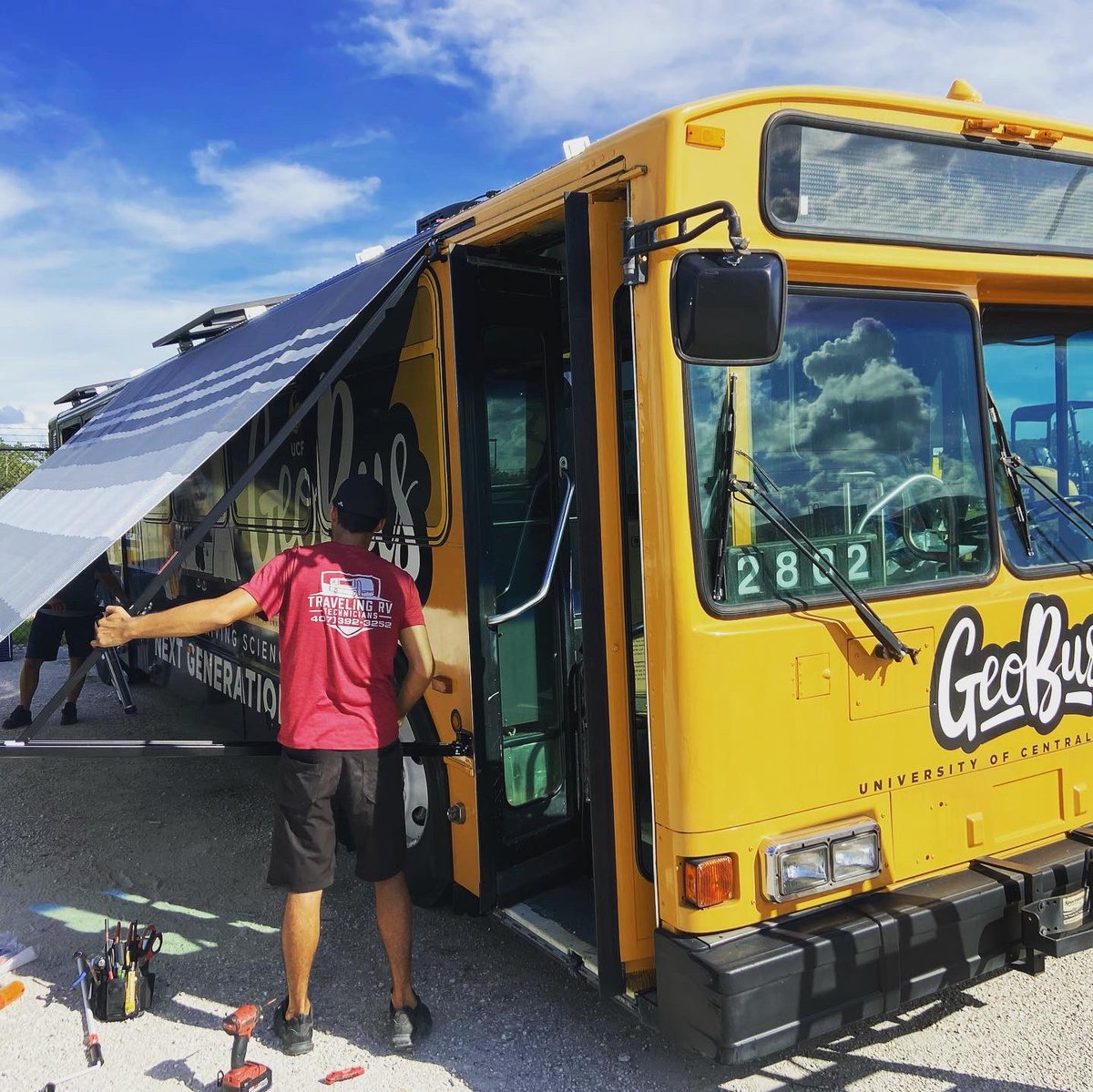 Citizen_GIS's tweet photo. New awning installed today for @GeoBusUCF. How does it look? We think it looks maptastic!!! Can’t wait to show your our plans for this 18 foot wide by 8 foot deep outdoor space! Thanks to our amazing partners Traveling RV Technicians for great work! @ucfsociology @ucfsciences https://t.co/XNPq3GOQ64