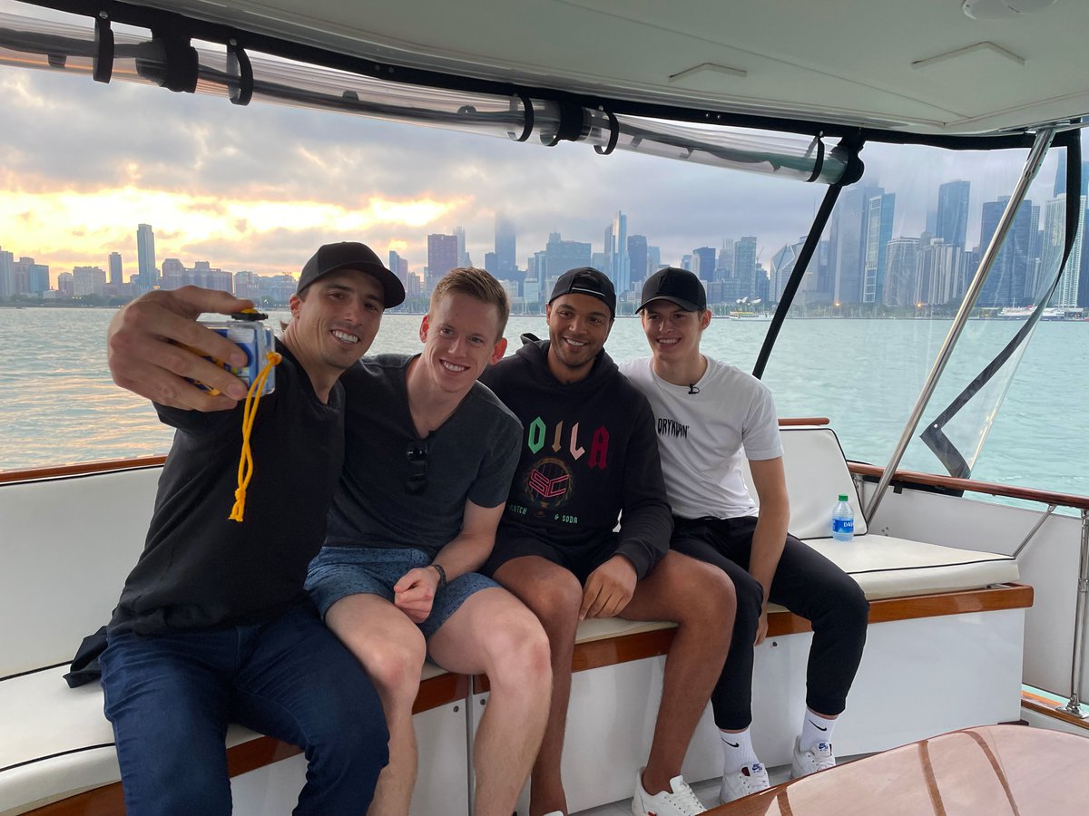 NHLBlackhawks's tweet photo. Bye-bye summer time Chi
Hello hockey season https://t.co/O9iGUIyP4I