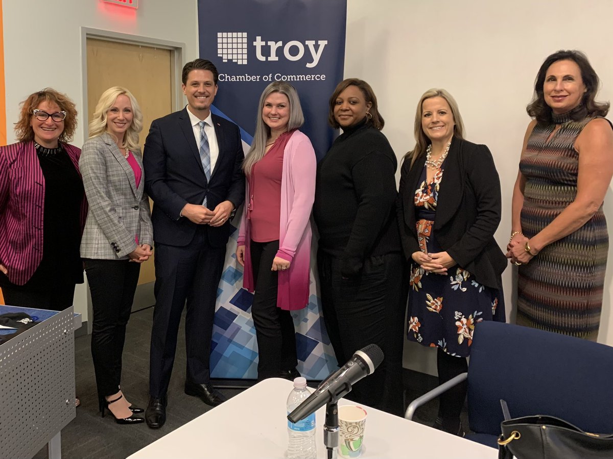 EthanBakerMI's tweet photo. A very impressive panel for the @TroyChamberMI Top of Troy - “Inspiring Women In Leadership”! Thank you to the panelists and to the Chamber for another great event for our city! #TroyMI #TopOfTroy https://t.co/4IuQE2VJ5R