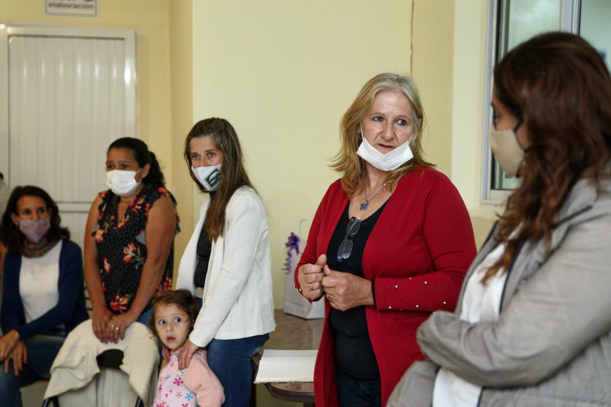 SecreTurAmbDep's tweet photo. En Misiones visitamos algunos de los proyectos alcanzados por #USUBI. 

Mujeres Soñadoras de Salto Encantado produce mermeladas y otros dulces a partir de frutos del monte nativo. 

La Asociación Civil Tabá Isirirí se dedica a la producción sostenible de plantas medicinales. https://t.co/NwJxNIKsg6