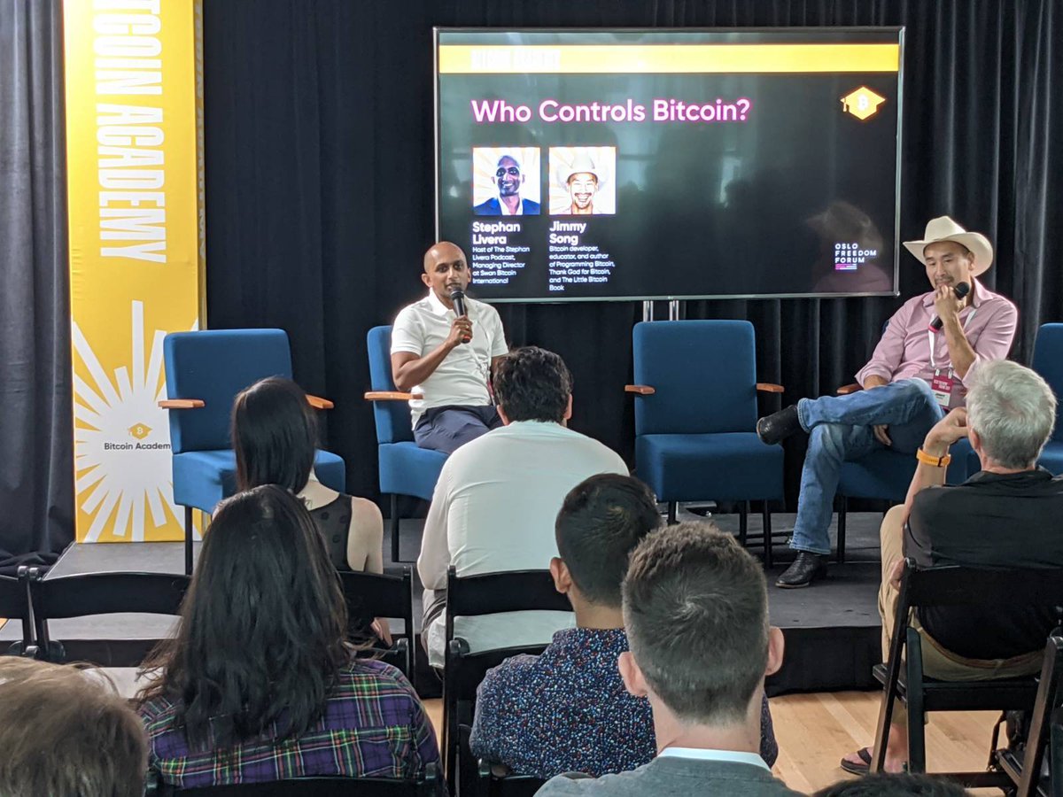 stephanlivera's tweet image. Here's a pic from the session @jimmysong and I ran for @HRF @OsloFF on "Who controls Bitcoin?" 

#OFF21