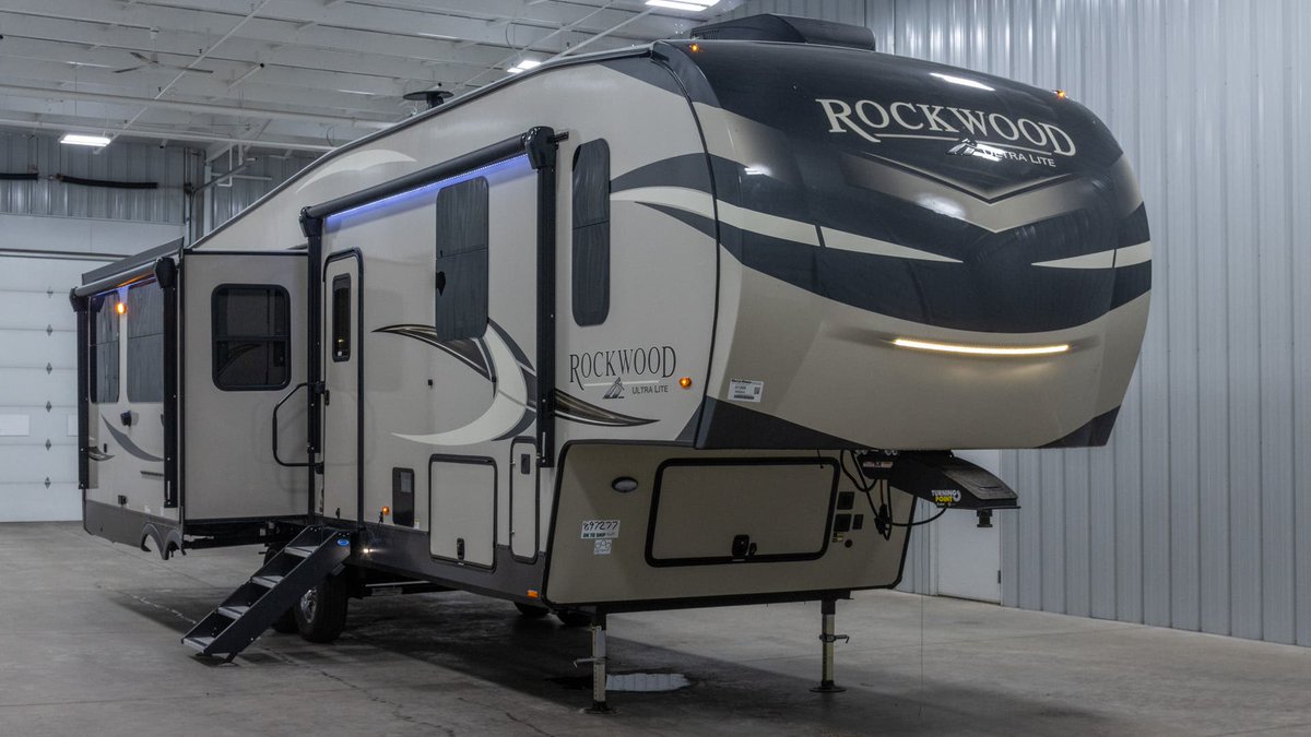 TerryTownRV's tweet photo. Discover new places in the 2021 Forest River Rockwood Ultra Lite FW 2899KS. For pricing and more information, give Ryan a call at (616) 207-8439. You can also reach him at pitcher@terrytownrv.com or visit us online. https://t.co/2xOEVFTSec