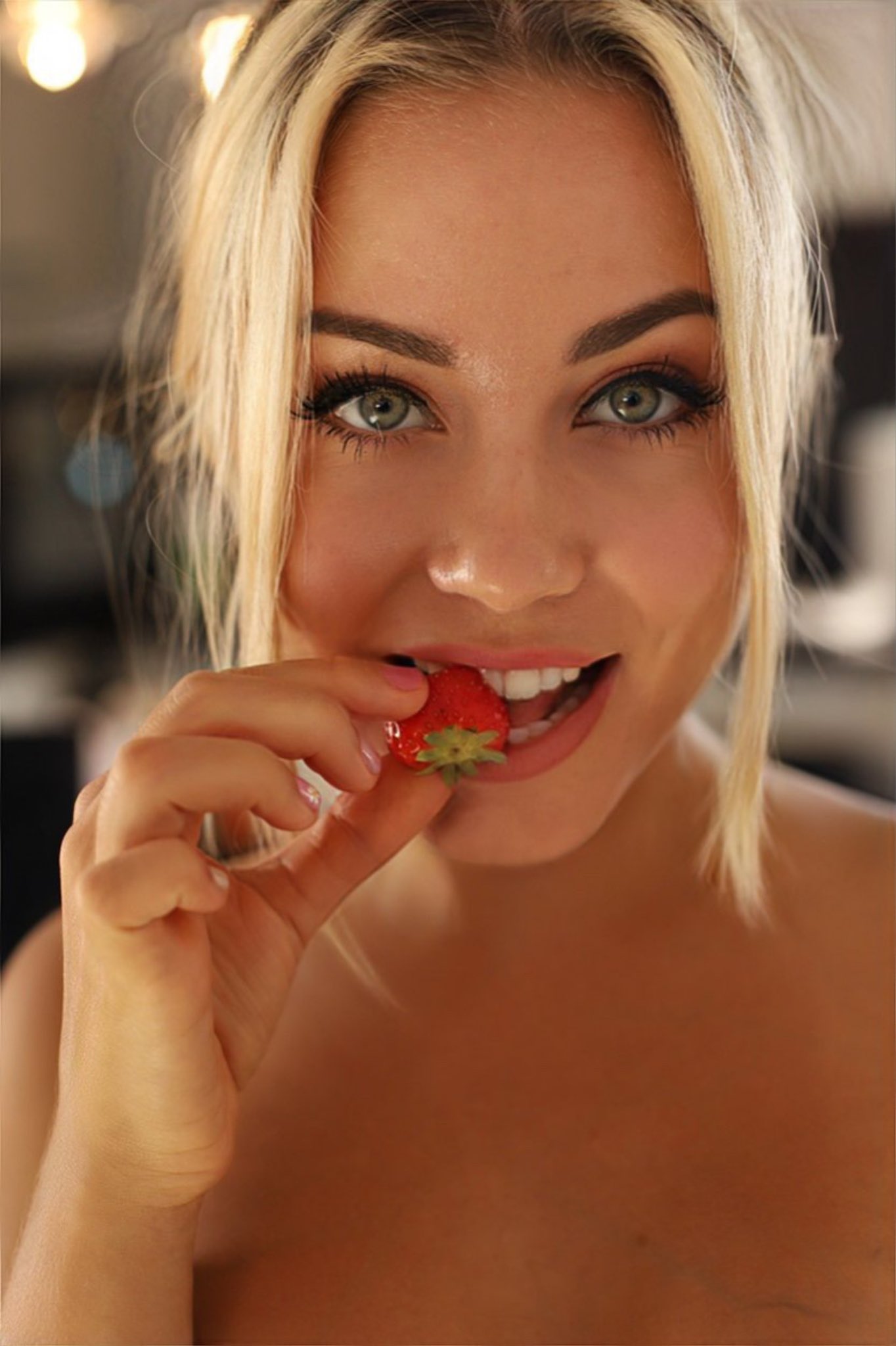 Paola Celeb on X: Different pics 🙈 do you like it?💋  t.cokDeX2Pkfh4  X