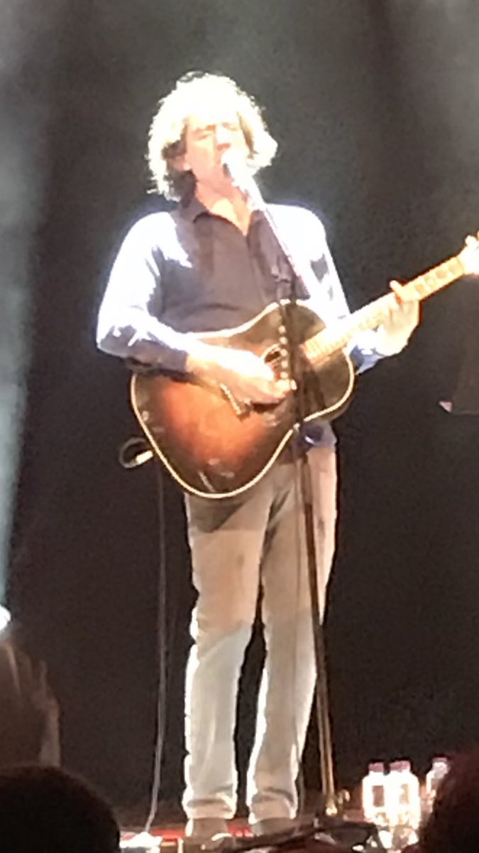 MaureenColeman1's tweet photo. Out out tonight at an actual indoors gig and it was class. #snowpatrol #belfast #justsayyes https://t.co/kZcYuiNhi4