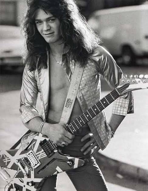 おはようございます
#EdwardVanHalen 
#6October_2020 #OTD 

Van Halen - Jump (Official Music Video) youtu.be/SwYN7mTi6HM