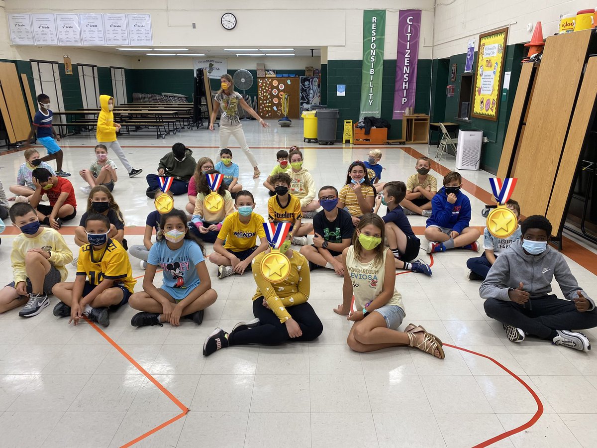 CounseLaRose's tweet photo. โGo for the gold-en ruleโ on the 2nd day of Week of Respect! Every grade level participated in a @HTSD_Morgan MAGIC assembly where we talked about our core values and how weโre going for gold this year๐
@WeAreHTSD #weekofrespect #MorganMAGIC https://t.co/cqBTc8O4zi