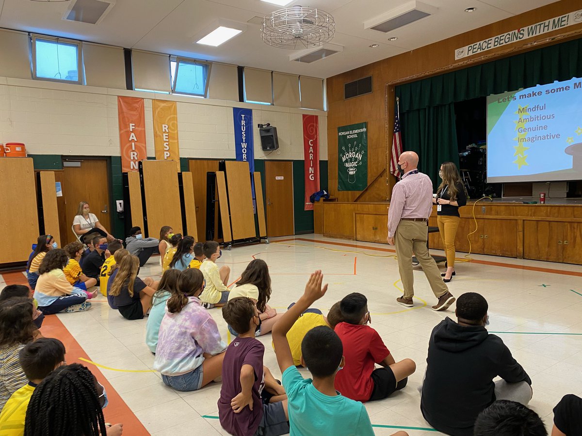 CounseLaRose's tweet photo. โGo for the gold-en ruleโ on the 2nd day of Week of Respect! Every grade level participated in a @HTSD_Morgan MAGIC assembly where we talked about our core values and how weโre going for gold this year๐
@WeAreHTSD #weekofrespect #MorganMAGIC https://t.co/cqBTc8O4zi