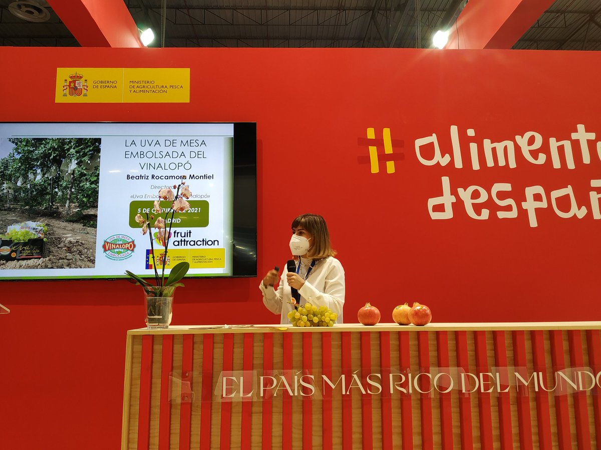 📢Excelente presentación en el stand de @Alimentacion_es de @granadaselche y @UvaVinalopo del valor añadido de #DOP e #IGP para el consumidor, de su calidad diferenciada y vinculación con su origen y de la campaña #AbreLosOjosYDisfruta 👀

#FruitAttraction 
#alimentosdespaña