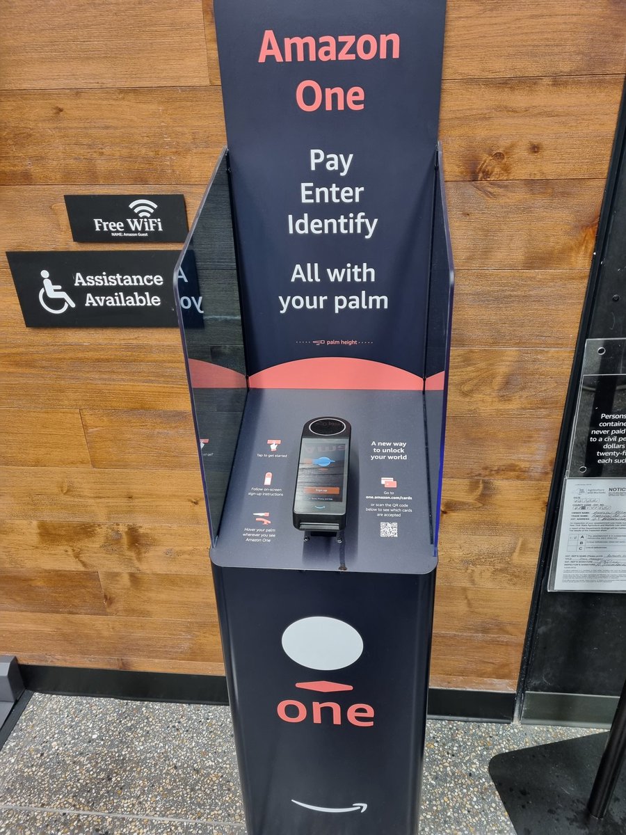 FrankRosenthal's tweet photo. 3 manières de rentrer chez @amazongo 1/ appli du smartphone 2/ la carte de crédit 3/ la paume de la main avec @AmazonOneID https://t.co/hK9rtcPsuX