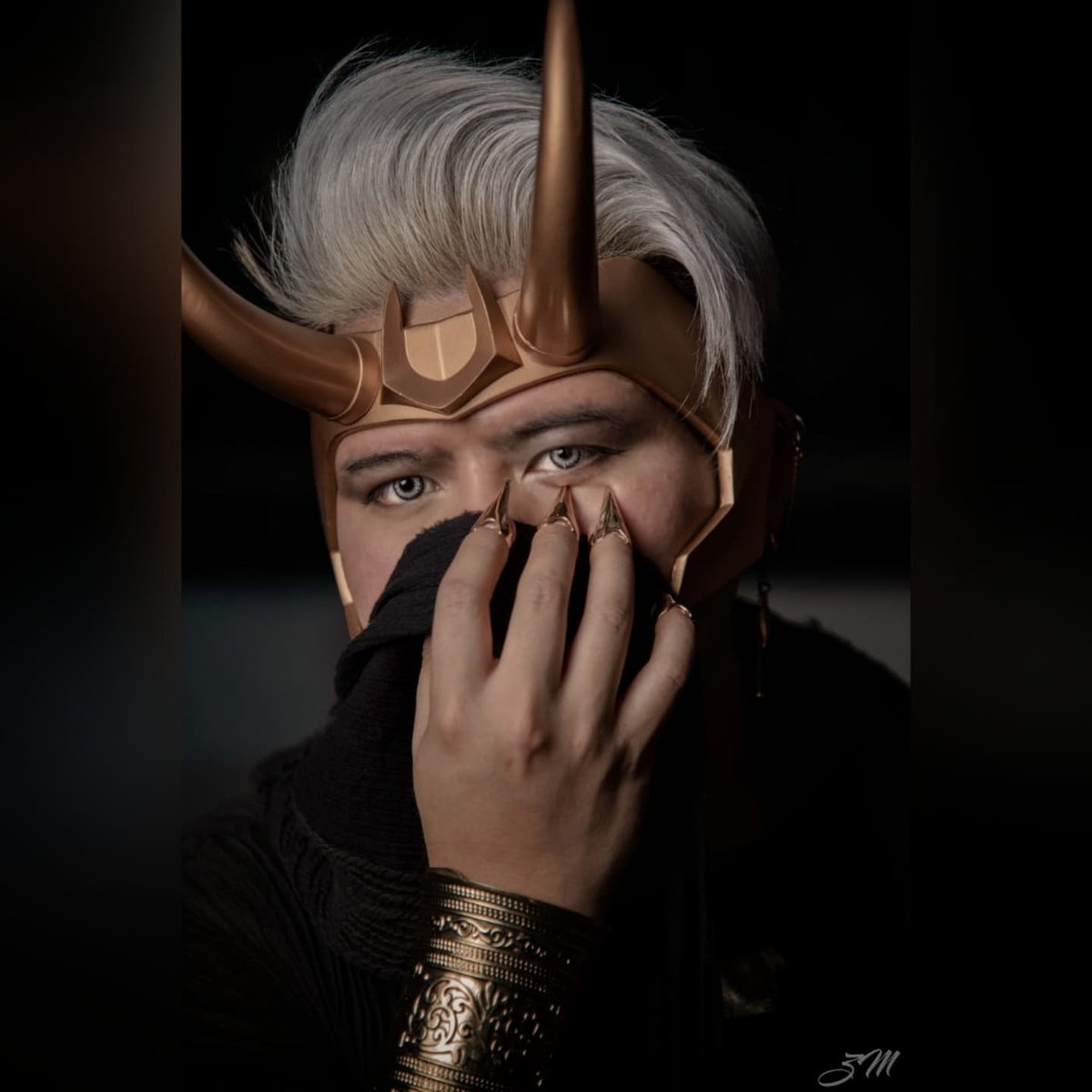 vanstridercos's tweet photo. Just being mysterious over here thanks to my bro @zonbiemedia
.
#TroubleTuesday #LokiVariant #SpookySeason #Halloween #Vampire #VampireLoki #VampireSylvie #Goth #cosplay #Marvel #MCU #Sylvie #SylvieVariant #GothLoki #GothicLoki #Loki #LokiCrown #vanstridercos #Vamp #VampLife https://t.co/GlWqY6Nmi0