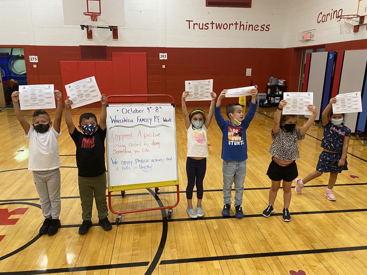 CReidePE's tweet photo. We got our PE scorecards and we are ready for the #FamilyLovesPE Challenge! Track your family fun and ENJOY being active together! @OPENPhysEd #stonypointPE @NRCoachC @rhmizrahi https://t.co/BPMPEaRfIo