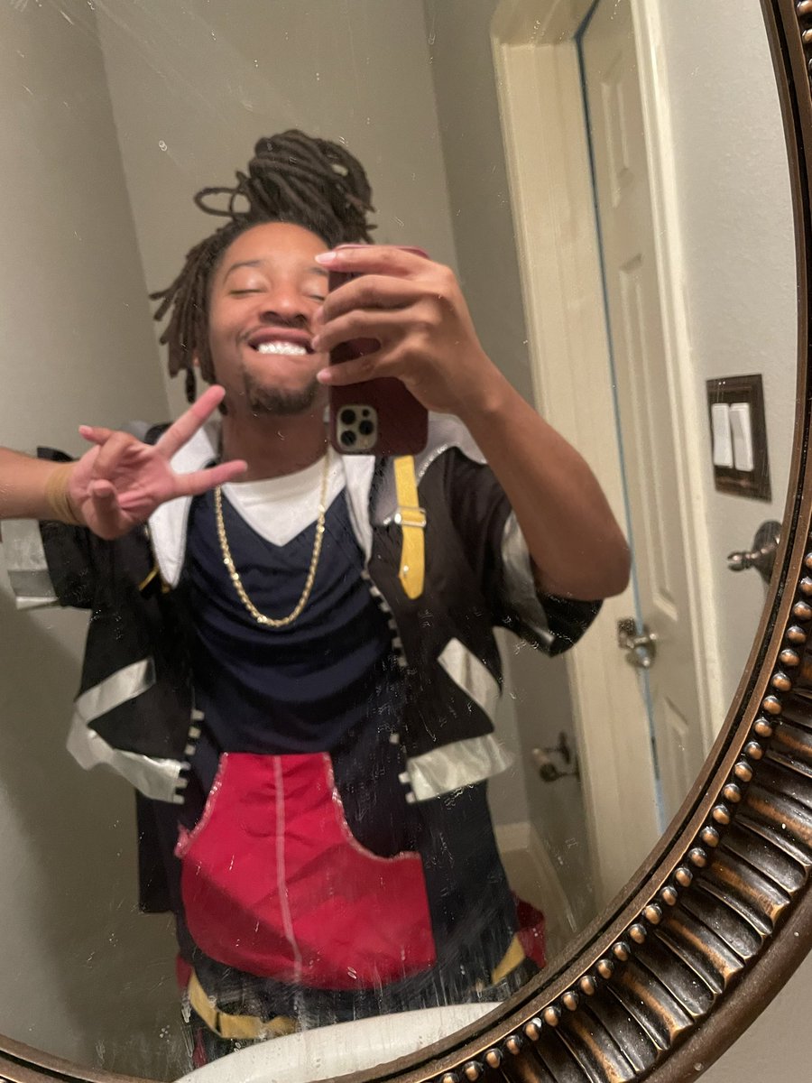 CleanUniform's tweet photo. BIG SORA IN THE BUILDING YKWTFGO https://t.co/REiyDkckN2