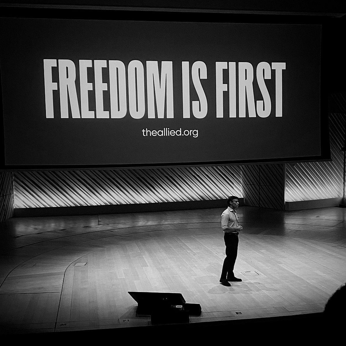 MichaelRihani's tweet image. Wow. @leopoldolopez just delivered one of the most powerful and inspiring presentations I’ve ever seen. A true leader and freedom fighter. 🇻🇪

@HRF @OsloFF #OFF21