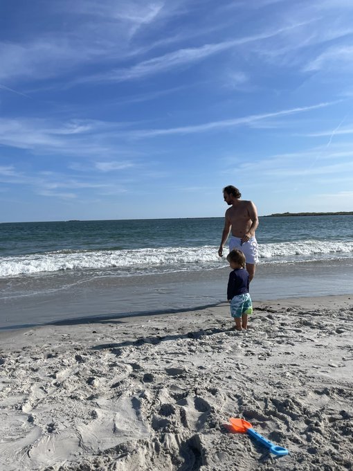 Sorry I haven&rsquo;t been on social media. I&rsquo;ve been enjoying my family. https://t.co/JwTkCbDHFl