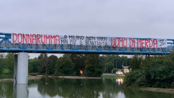 SempreMilan (@sempremilancom) on Twitter photo 👀 The Curva Sud have responded...
🗣 "Donnarumma, in Milan you will never be welcome again. Sh** man."
📸 <a href="/MilanNewsit/">MilanNews.it</a> 👀 The Curva Sud have responded...
🗣 "Donnarumma, in Milan you will never be welcome again. Sh** man."
📸 <a href="/MilanNewsit/">MilanNews.it</a>
