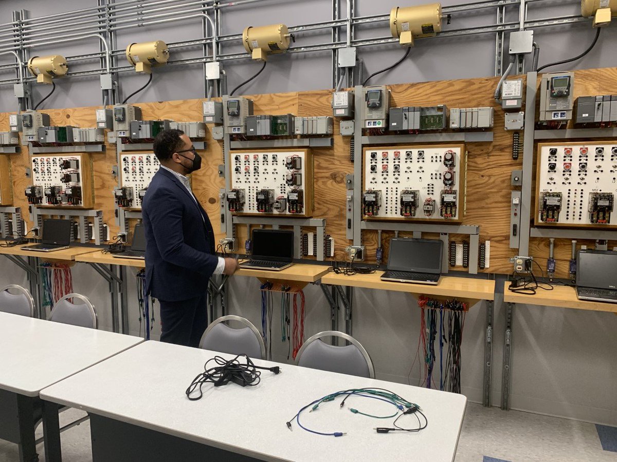 worksourcemd's tweet photo. Thanks to #IBEWLocal26 for hosting a tour of their registered #apprenticeship facility today and to @CMHucker for setting it all up! @montgomerycoll @mcgreenbank #workforcepartnerships https://t.co/FZXosu4jsq