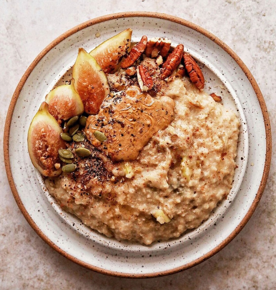 BarneyButter's tweet photo. It's time for #fallinspired recipes and we're so excited! We're loving this #recipe for Pumpkin Spiced Oats from our friend IG/DieteticAesthetic. ๐
With cinnamon loaded oats, figs, honey and of course Barney Butter... what could be better? ๐ https://t.co/WKejqE9qQH
