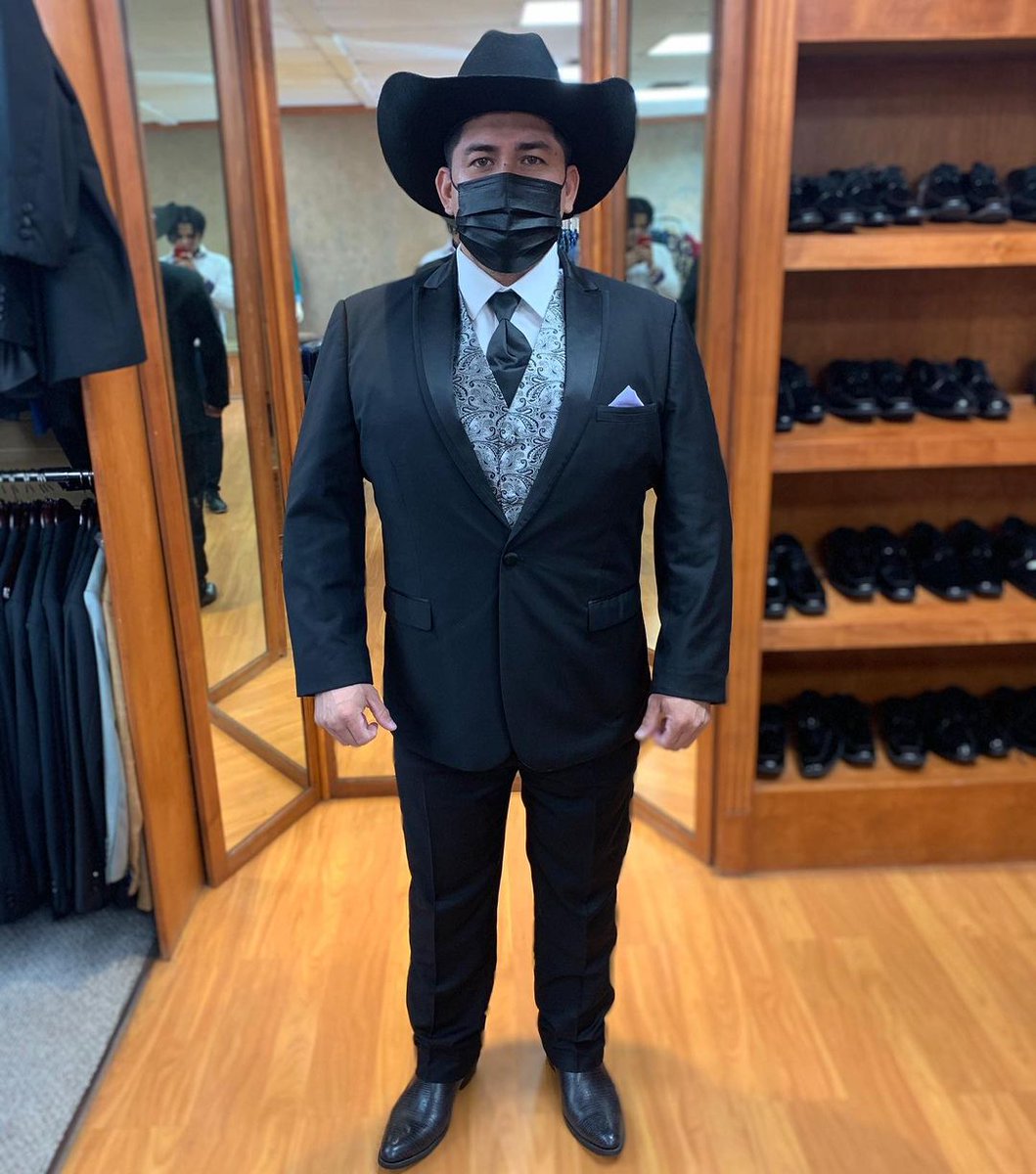 VisitLaredoTx's tweet photo. Travel Tip Tuesday: Planning a special night out? Save space in your luggage (and budget) by renting formal/evening wear in Laredo. π€©
π·: Atelier by Dianna Jo/Instagram, Pichardo's Mens Wear/Instagram
#HolaLaredo #TravelTexas #RentLocal #TravelTips https://t.co/9lLWtVB809
