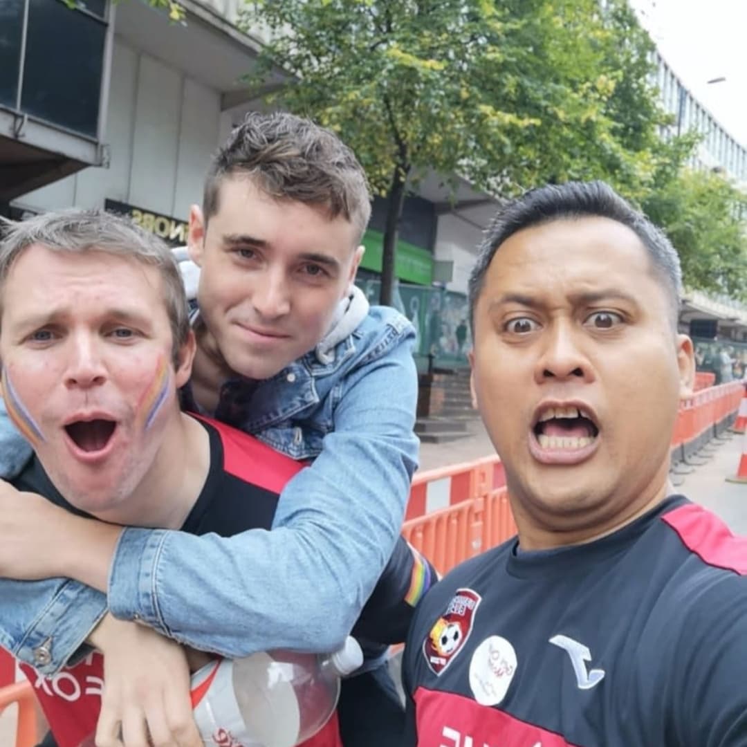 blazefc's tweet photo. Very very late to party (typical 😅) but here are some of the Birmingham pride pictures of 2021!
What an amazing weekend! We can't wait for an even bigger Pride for 2022 🏳️🌈⚽🔥
#blazefc #Birminghamblaze #Bhampride #Birminghampride2021 #foxbar #LGBTQ #LGBTQbirmingham https://t.co/Axp7N1PDIM