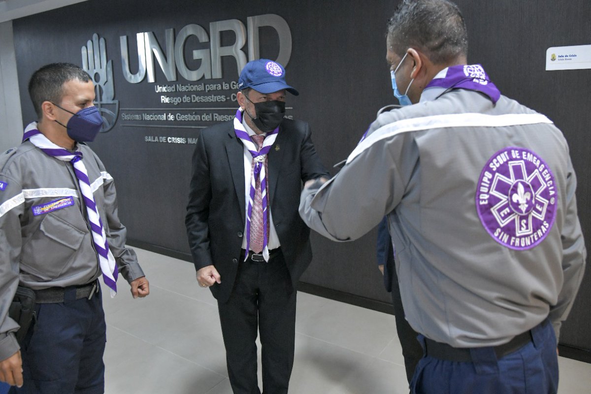 UNGRD's tweet photo. En las instalaciones de la UNGRD, Equipo de @ESEscouts, especialistas en la prevención y atención de emergencias y desastres, realizaron su presentación ante el Dir. UNGRD Eduardo José González, destacando su presencia en 10 deptos con aproximadamente 300 personas voluntarias. https://t.co/YDrN1JIYQH