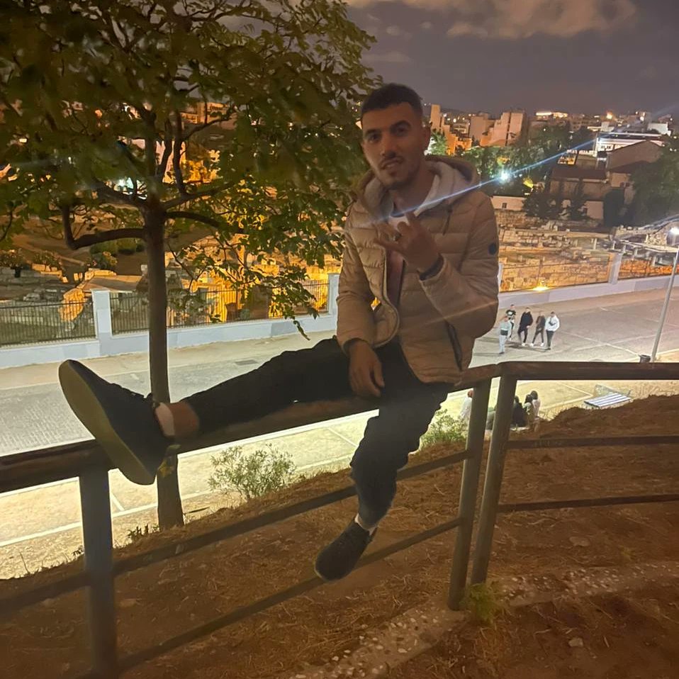 داايره ع المصلحه‍ ✊