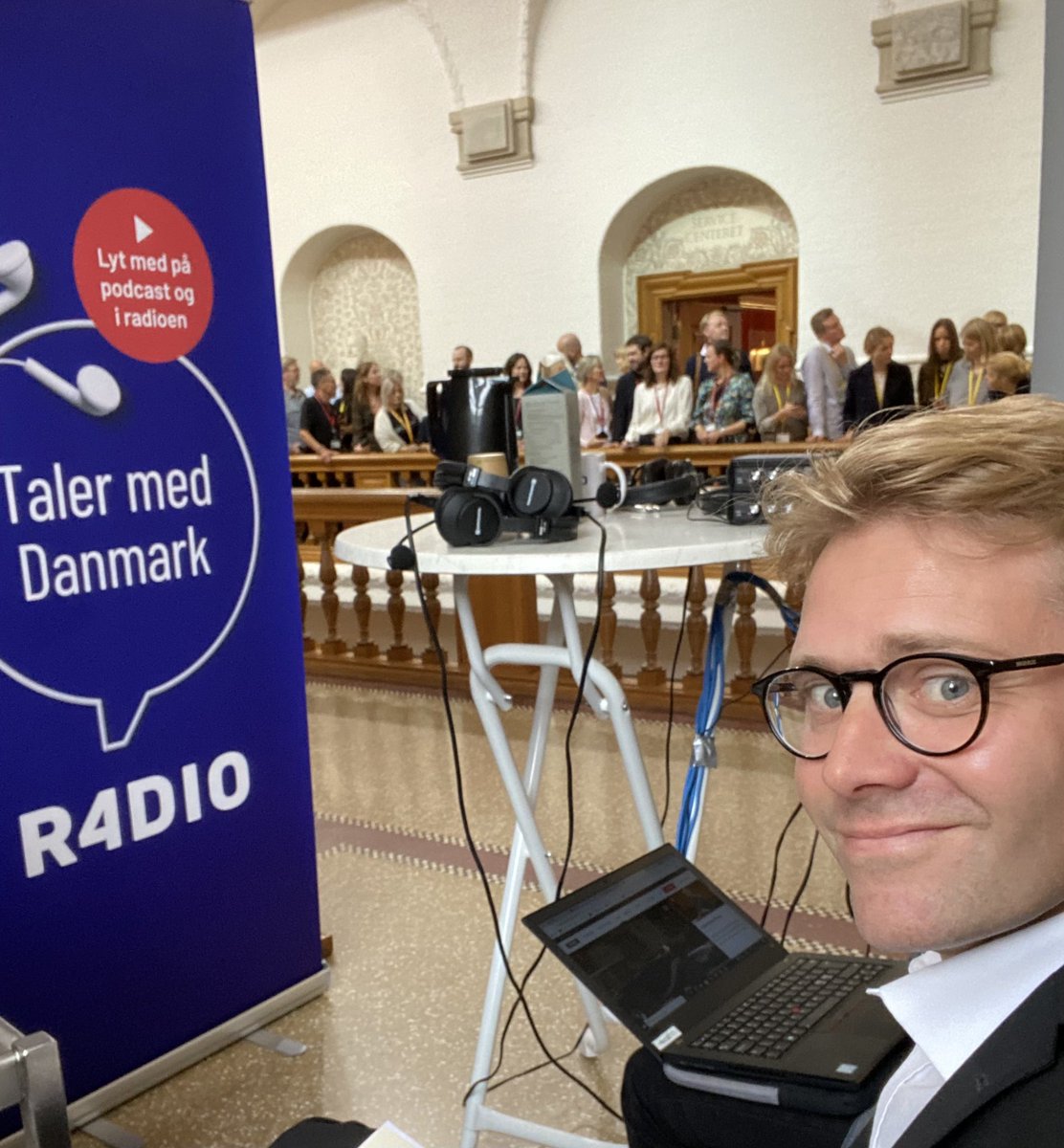 Var forbi #radio4 og programmet Mandat tidligere i dag for at kloge mig lidt på åbningstaler. Dejligt gensyn med Borgen radio4.dk/program/mandat…