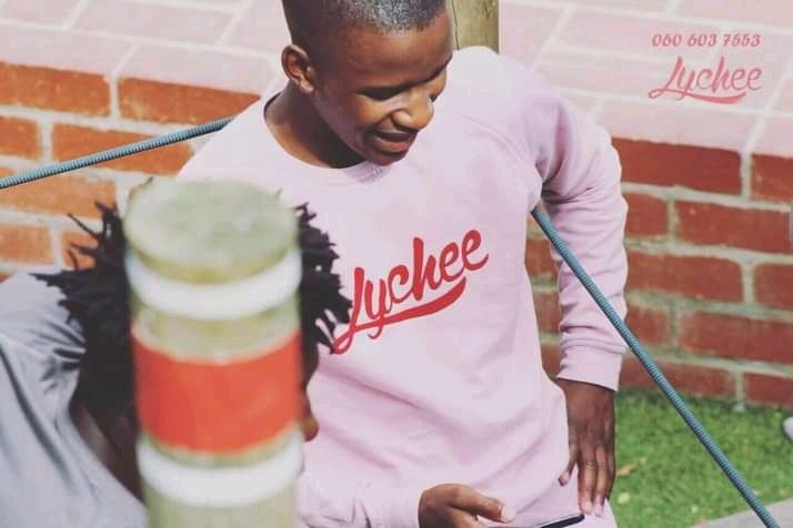 LycheeBoss's tweet photo. @Chrisq_writes @lulu_hela @MosheNdiki UMoshe uqaphela kakhulu naye I didn't see that 1 https://t.co/cEHiIJWny6