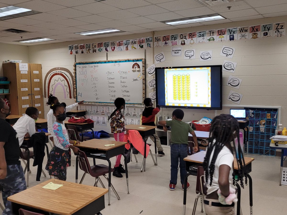 Ms_CollinsPFES's tweet photo. Halloween themed Base Ten fluency with #fitnessandfluency @APSPeytonForest @GiftedPFES @peytonprincipal https://t.co/utnsALJWiy