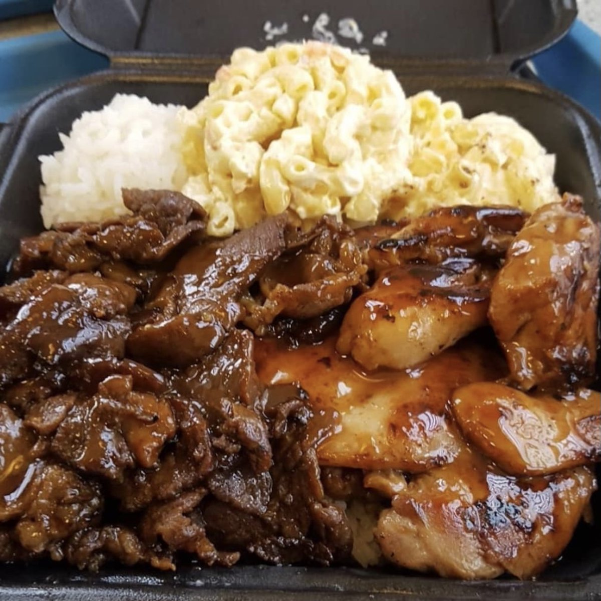 onohawaiianbbq's tweet photo. The vibe when you’re the only platform that didn’t crash 😎🤙🏽
#ono #onohawaiian #hawaiianfood #alohaineverybite 
📸: the1andonlysaucy.909 https://t.co/uuPgyso9IS