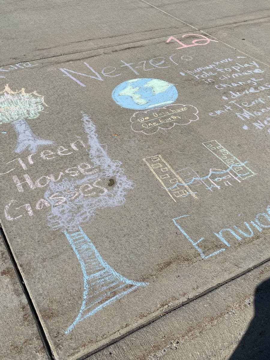 KappelAlisa's tweet photo. Strong evidence of rigorous learning @edinahornets as our AVID 10 students rock the one pagers on a beautiful fall day. @AVID4College @EdinaPrincipal #wicor #futureready https://t.co/8Dg7jiUydD