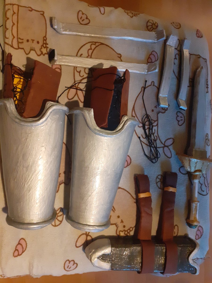embercat_'s tweet photo. Am besten gefallen mir die Probs und Accessoires des Cosplays,an denen ich letzten Monat mit Hochdruck gearbeitet hab. 
Bin schon verdammt Stolz drauf
>:D
#raphtaliacosplay #shieldhero #cosplayprobs #isekaianime https://t.co/t539wO0WEr