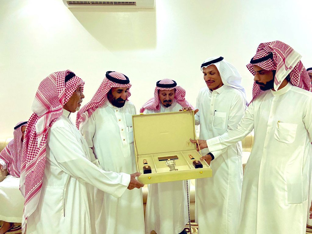 AL_MASHAAN_'s tweet photo. زيارة  /عيد فالح الحنيني وابنه الشاعر /عبدالله عيد الحنيني للشيخ /بنيدر بن مشعان بن طريس @abdulla13215 @alhananiahorg @g_alhonini https://t.co/9VmpQEQpdr