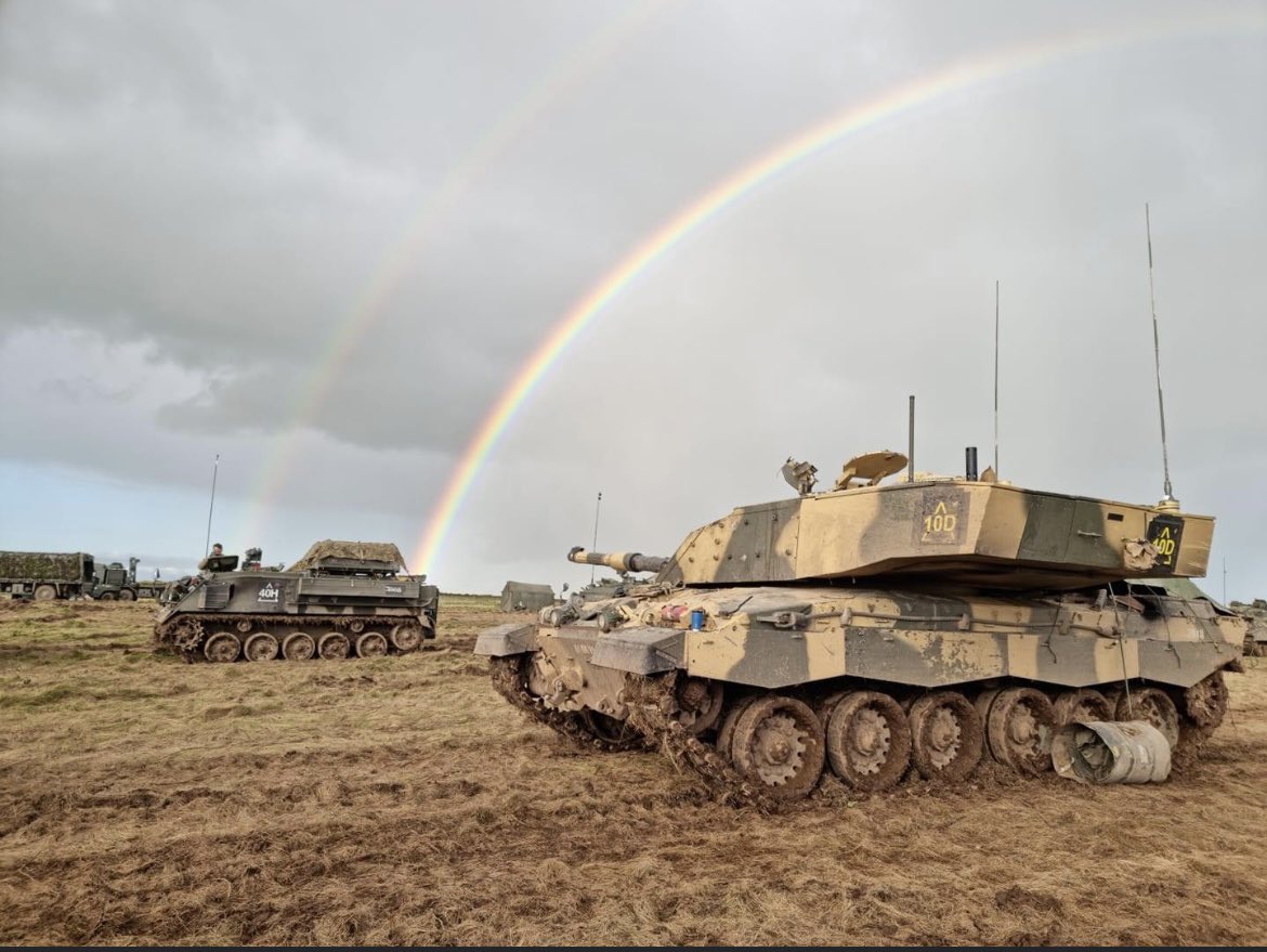 DASCU9's tweet photo. #TankTuesday https://t.co/AOaXT8QgnP
