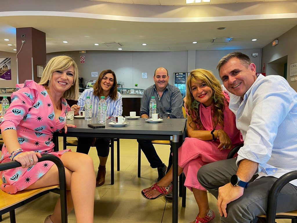 jorjaramil's tweet photo. @AmparodeAguilar @mcarrizojavier Sin desmerecer al gran Javi, ¡doblo la apuesta! #ampower #campera @angelsanchezcre @yolyinthecity @juliarubioalar2 @elcampocmm #SomosCMM https://t.co/MRNY1JgBTV