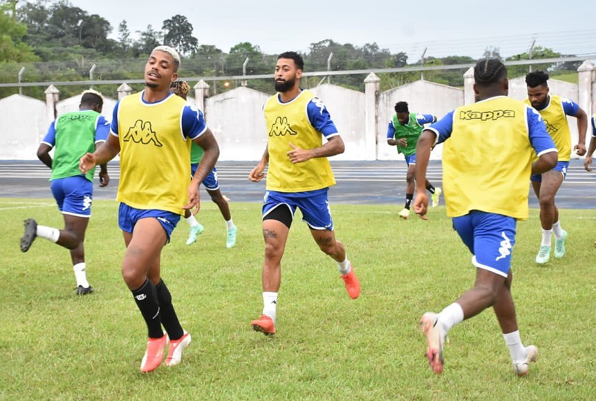 Stadium_ga's tweet photo. 📸 Images | En photos, la première séance d'entraînement des #Panthères du #Gabon à Bongoville.
#Stadium_ga #ANGGAB #GABANG / 📸@fegafoot_gabon https://t.co/taYUiNPidF