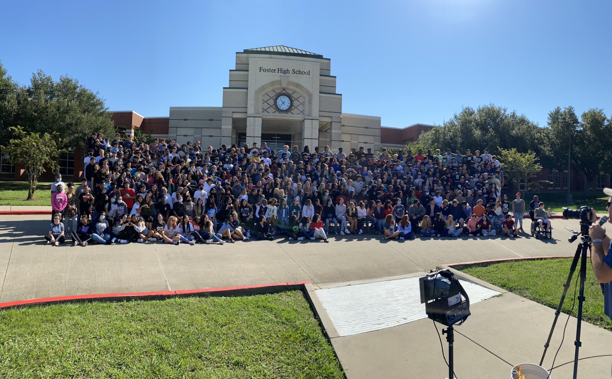 Foster High School on Twitter "Senior Panoramic Picture! Class of 2022