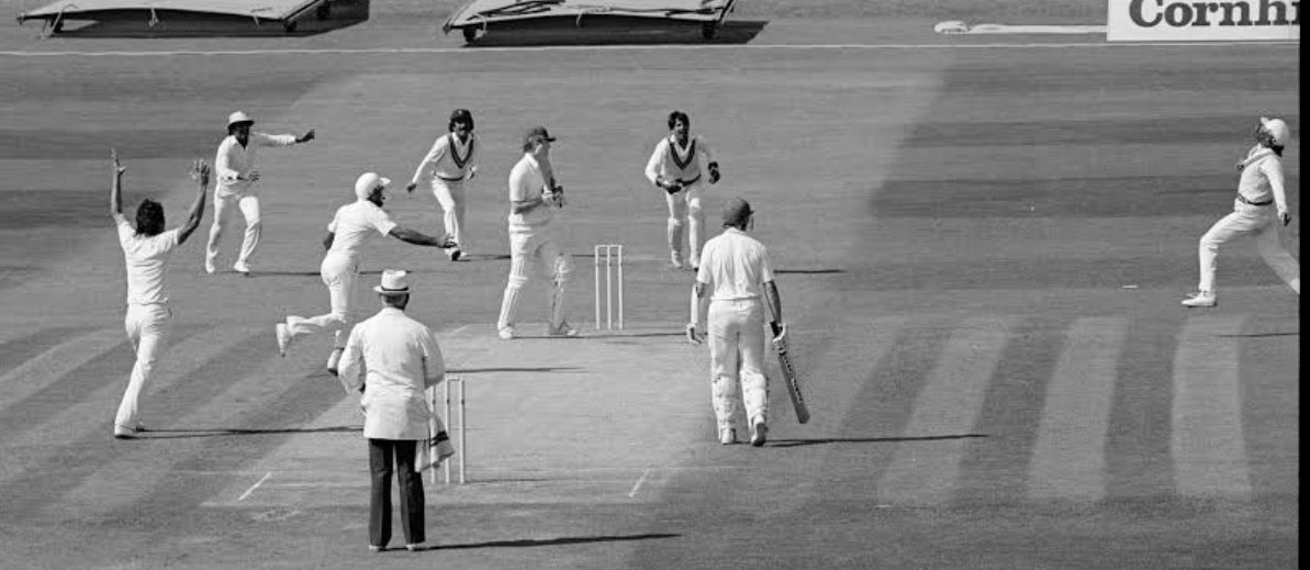 CaughtAtPoint's tweet image. When Ijaz Ahmed caught Jack Richards at short leg, Imran became the first Pakistan bowler to reach 300 wickets (Headingley Test 1987)

#HappyBirthdayPMIK #ImranKhan #Cricket #Pakistan #ENGLAND #tuesdaymotivations