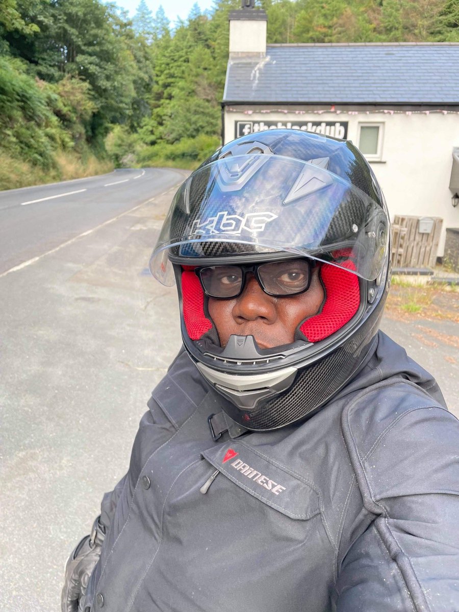 When @Carl_Cox  swings by @blackdub_9 for a selfie #carlcox #theblackdub #mile9 #lovett #djlife #ttisleofman #garage #lifeenthusiast #Venom2 #carlcoxofficial #carlcoxandfriends #fortheloveofmotorcycles #racingpassion #passion #isleofmantt