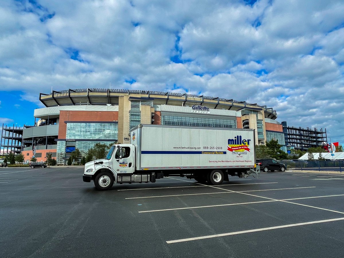 We all know who plays at Gillette Stadium! They're also known for hosting some really big concerts! #MusicalChairsBackstage and their crew had a job to do and our #MillerBoxTruck they're leasing from us was there to deliver.
#MillerTransportationGroup #JarviProductions