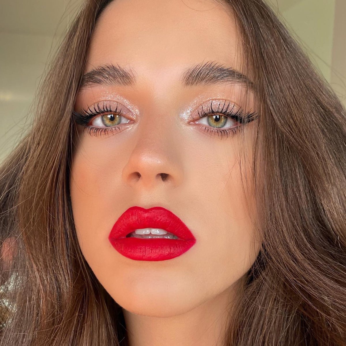 MACcosmetics's tweet photo. The only thing better than one Ruby Woo is TWO! Get this 🔥 red lip with Retro Matte Lipstick in Ruby Woo and Lip Pencil in Ruby Woo. #MACRubyWoo #MACRubysCrew https://t.co/rGNdPobAph https://t.co/ODCZy0dPLB