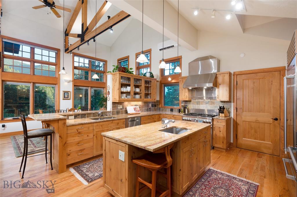 BozemanRealtor's tweet photo. UNDER CONTRACT: Magical! Stunning, 5413sf custom home, set on 24 acres in the mountains of Bozeman Montana, in a private, gated subdivision backing to thousands of acres of USFS. - https://t.co/YGTaVbTGFk https://t.co/jcx237J3fu