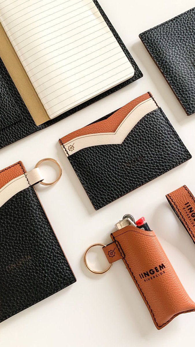 tthewz_'s tweet image. ig: IINGEM.RIV
Collection 001 🪡🧵
Bespoke Leatherette Goods
.
.
#CardHolder #LighterSleeve #KeyChain #NotebookCover #Coaster #HandStitched #Handsewn #LeatherGoods #Leatherette