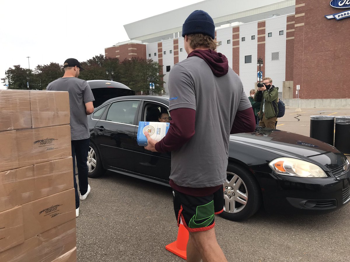 ForgottnHarvest's tweet photo. TWITTER 
Forgotten Harvest is hosting a special drive-up mobile pantry in partnership with @OneLineage, @JaredGoff16 and his @jg16_official Foundation.  

We're here at Ford Field – Lot 4 until all food has been distributed or 5 pm. https://t.co/GEgGdJFngg