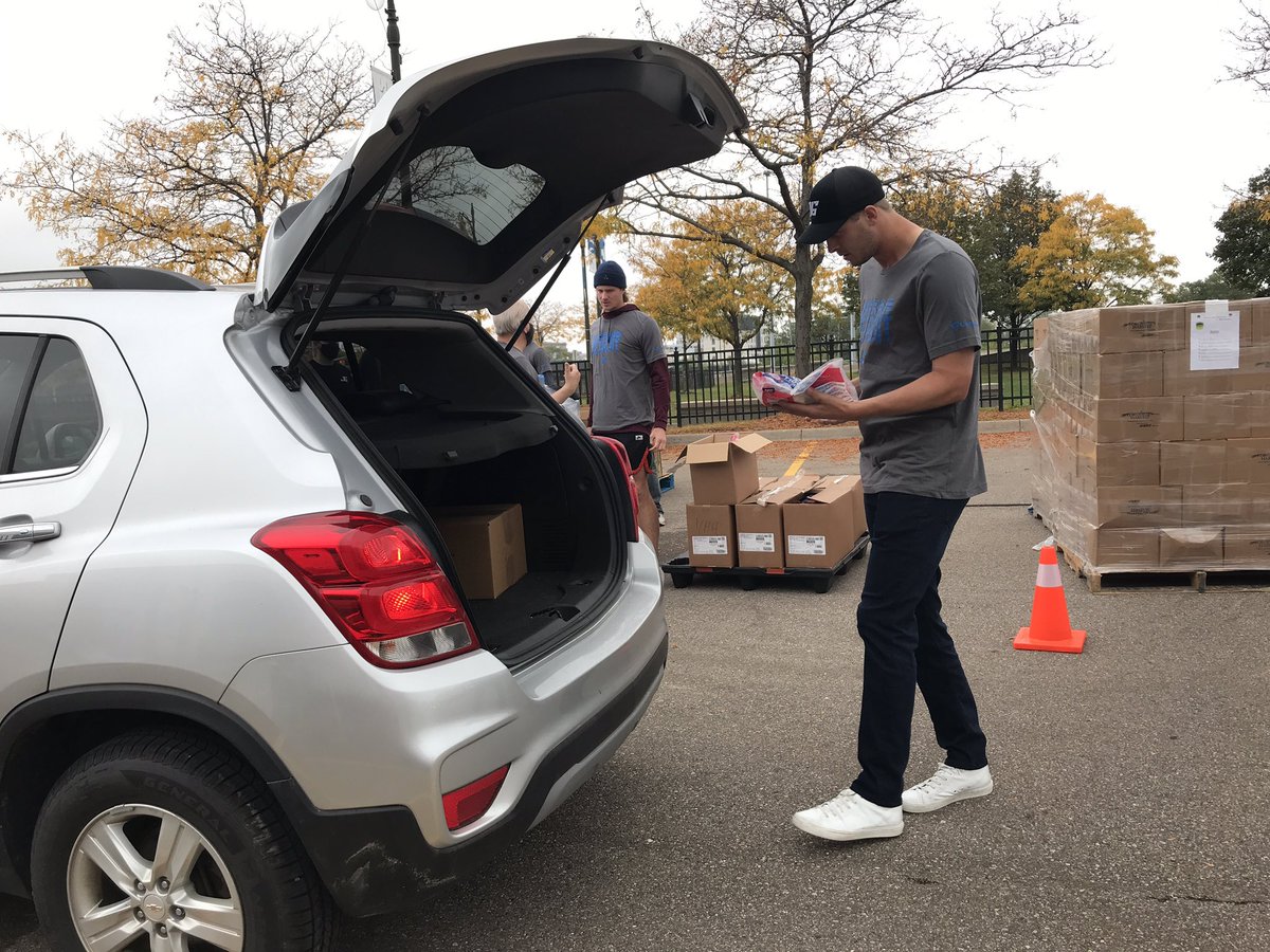 ForgottnHarvest's tweet photo. TWITTER 
Forgotten Harvest is hosting a special drive-up mobile pantry in partnership with @OneLineage, @JaredGoff16 and his @jg16_official Foundation.  

We're here at Ford Field – Lot 4 until all food has been distributed or 5 pm. https://t.co/GEgGdJFngg