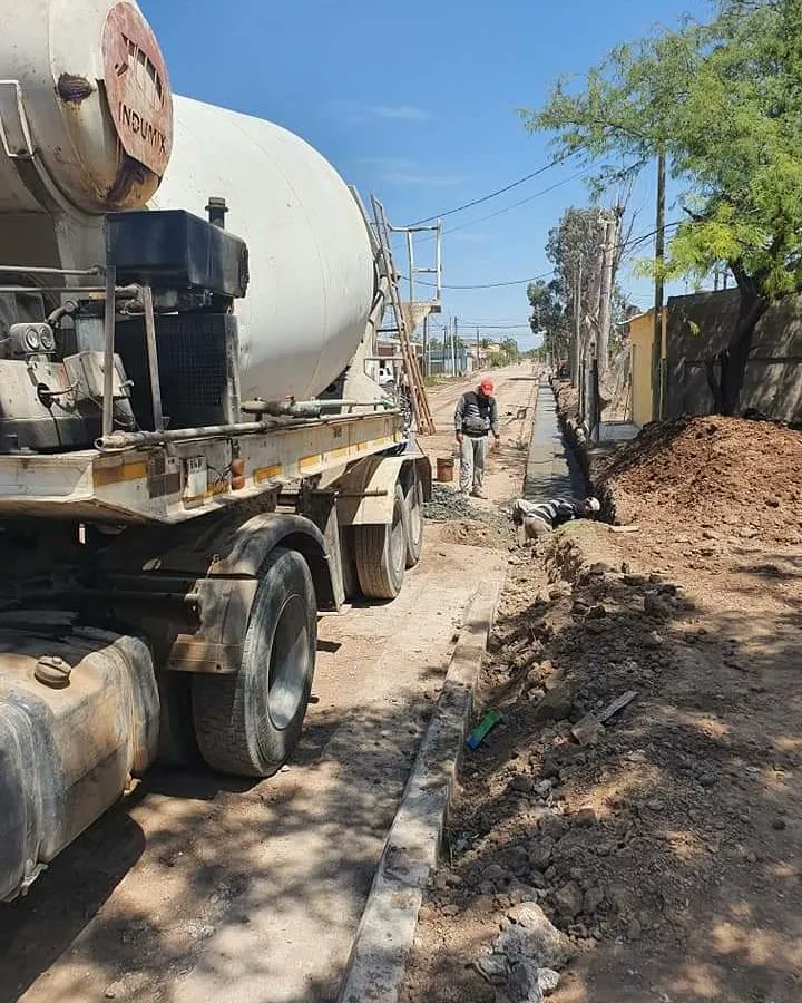 BanderaGM's tweet photo. BARRIO AVELLANEDA 
Avanzamos con las obras en el Barrio Avellaneda, cordón cuneta, acequias y base estabilizada... 
SEGUIMOS.. https://t.co/7YKXEXKvRo