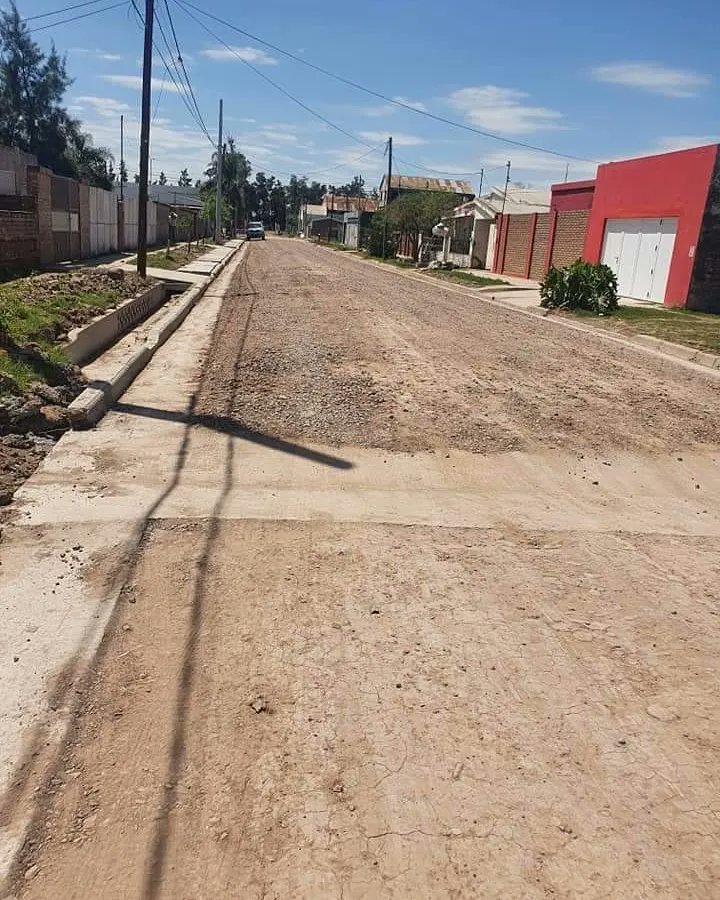 BanderaGM's tweet photo. BARRIO AVELLANEDA 
Avanzamos con las obras en el Barrio Avellaneda, cordón cuneta, acequias y base estabilizada... 
SEGUIMOS.. https://t.co/7YKXEXKvRo