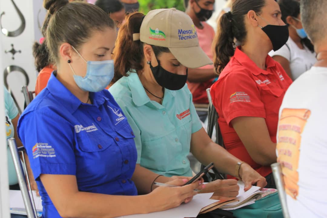 CEAMirandaAhora's tweet photo. Comunidades asumen el protagonismo de diseñar y ejecutar estrategias que lleve adelante la Gobernación de Miranda para optimizar el acceso al agua. #CongresoEstadalDelAgua 💧 #Miranda https://t.co/vbT8RPgtUa