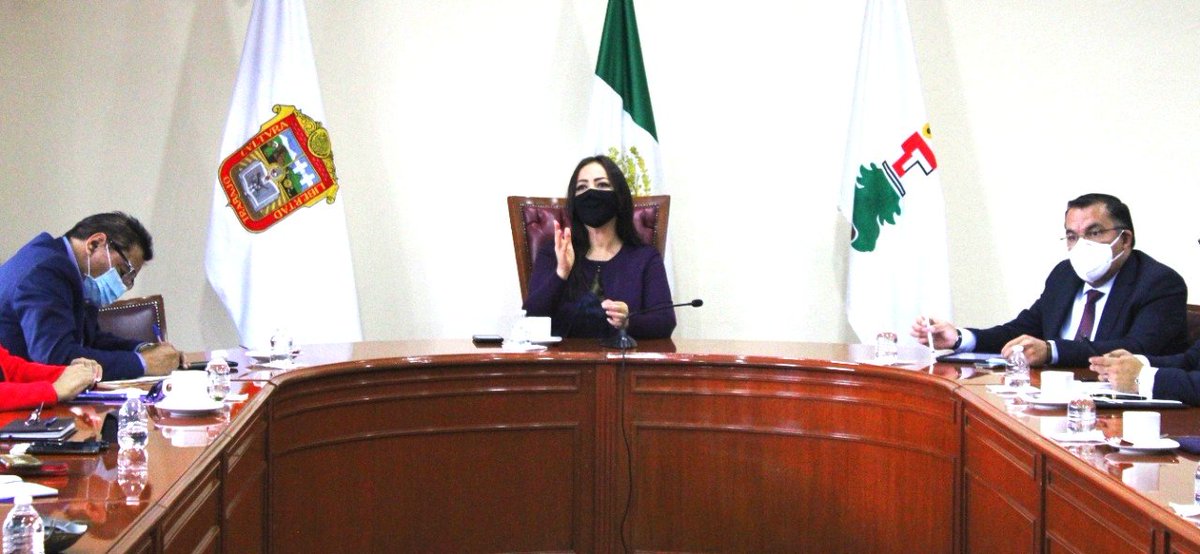PDuranReveles's tweet photo. En reunión con mi Gabinete les pedí intensificar las tareas de cada dependencia del Gobierno Municipal, principalmente en materia de seguridad, servicios públicos y salud para seguir atendiendo las necesidades de las y los naucalpenses. https://t.co/SAujVhlXIa